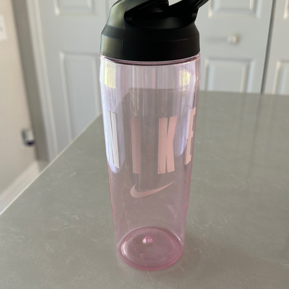 Nike water bottle 24oz